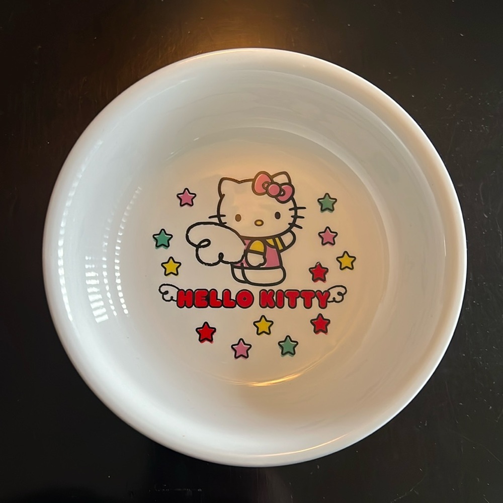 NWOT Hello Kitty Bowls (Set of 2)